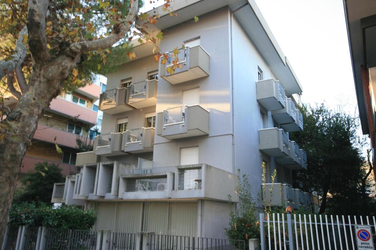 Casa Vacanze Cucciolo Римини Екстериор снимка